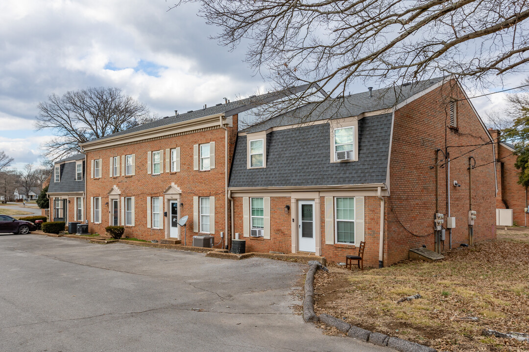 Robin Hood Condominiums in Madison, TN - Building Photo