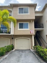 800 Crestwood Ct S in Royal Palm Beach, FL - Building Photo