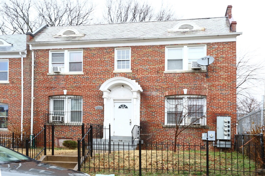 1278 Simms Pl NE in Washington, DC - Building Photo