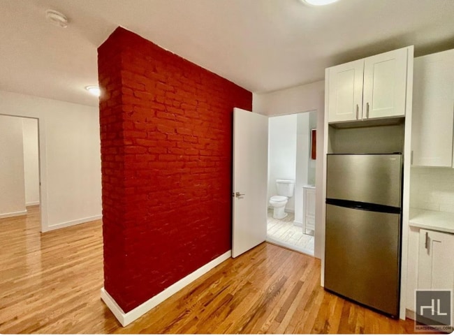 7 York Ave in New York, NY - Building Photo - Building Photo