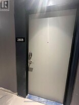 30 Upper Mall Wy in Vaughan, ON - Building Photo