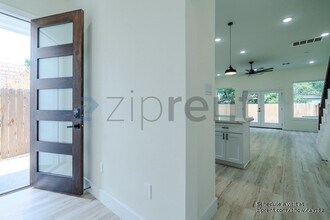 7002 Sidney St in Houston, TX - Building Photo - Building Photo