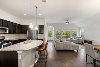 450 Blossom Vly Strm in Buda, TX - Building Photo - Building Photo