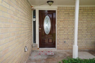 3130 Windmill St in Sugar Land, TX - Building Photo - Building Photo