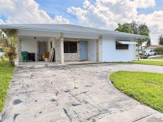 236 NW 12th Ct in Dania Beach, FL - Building Photo - Building Photo