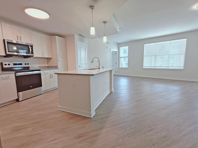 Springhouse Square in Charlotte, NC - Building Photo - Building Photo