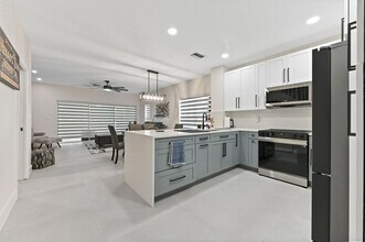 6880 Brook Hollow Rd in Greenacres, FL - Foto de edificio - Building Photo