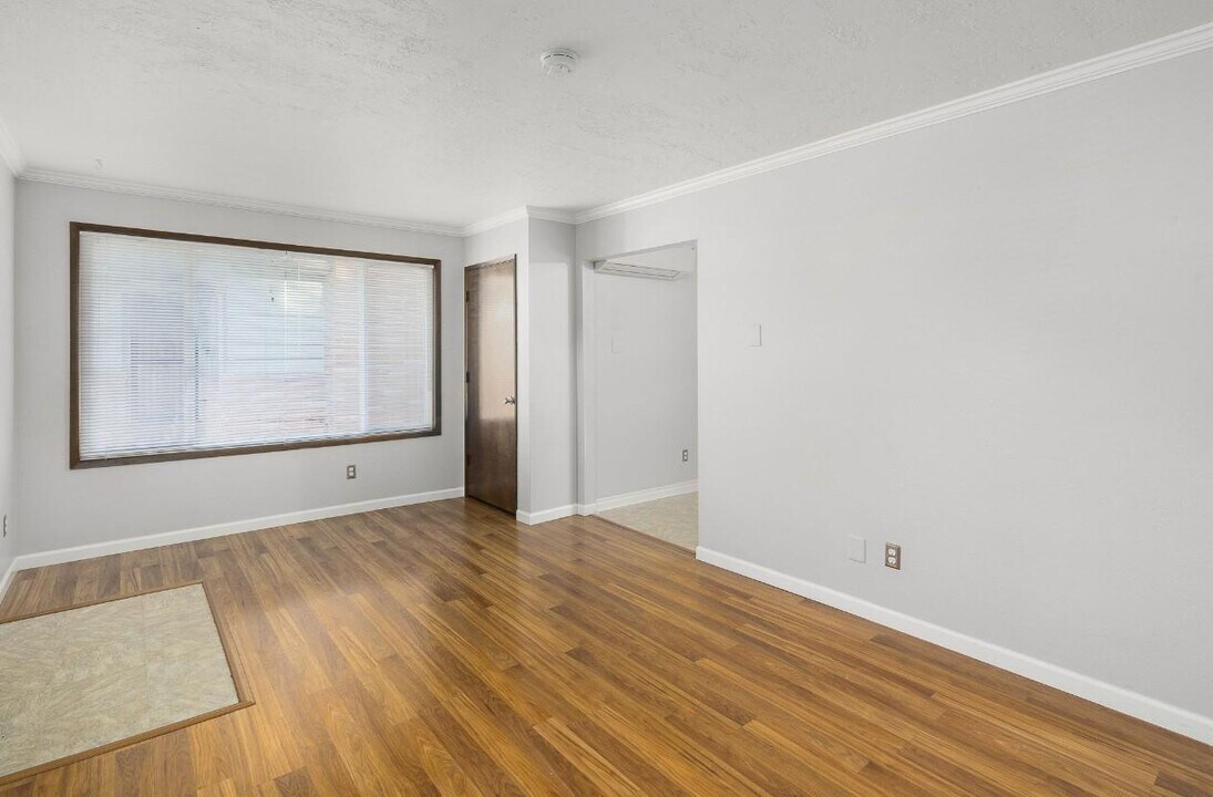 4204 SE Main St in Portland, OR - Building Photo