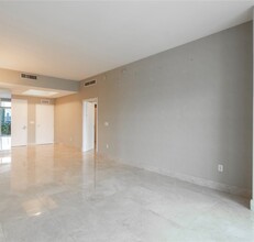 50 S Pointe Dr, Unit 906 in Miami Beach, FL - Building Photo - Building Photo