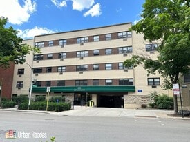527 W Surf St, Unit A04C in Chicago, IL - Building Photo