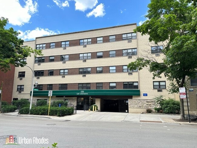 527 W Surf St, Unit A04C