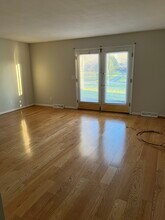 611 E Mountcastle Dr, Unit 2 in Johnson City, TN - Foto de edificio - Building Photo