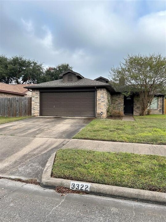 3322 W Heatherock Cir in Sugar Land, TX - Building Photo