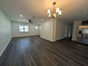 1230 Ranier in Beaumont, TX - Building Photo - Building Photo