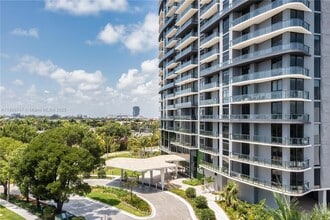 101 Diplomat Pkwy, Unit 1107 in Hallandale Beach, FL - Building Photo - Building Photo