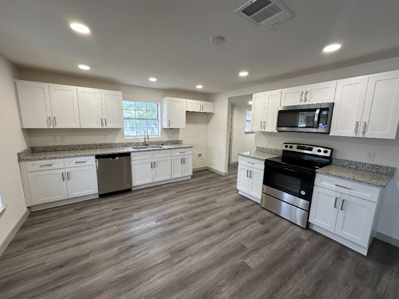 605 N Pine St in Roanoke, TX - Building Photo