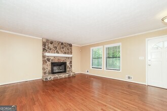 4027 Evelyn Dr in Powder Springs, GA - Building Photo - Building Photo