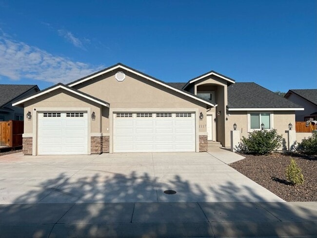 property at 1117 Dixie Ln