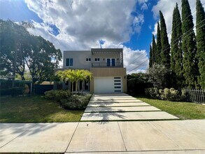 7850 SW 67th Ave in South Miami, FL - Building Photo - Building Photo
