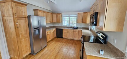 4 Lloyd Point Dr in Lloyd Harbor, NY - Building Photo - Building Photo