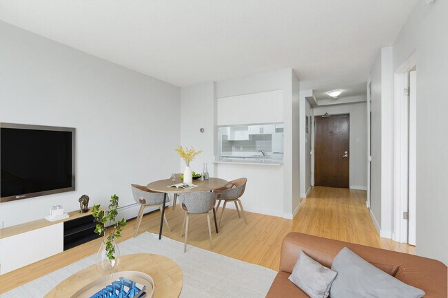 2324 W 1st Ave in Vancouver, BC - Building Photo - Building Photo