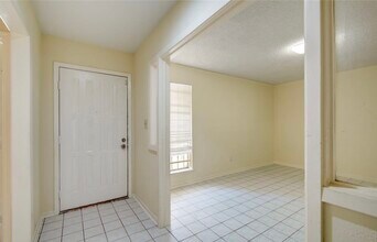 6115 Briar Glade Dr in Houston, TX - Building Photo - Building Photo