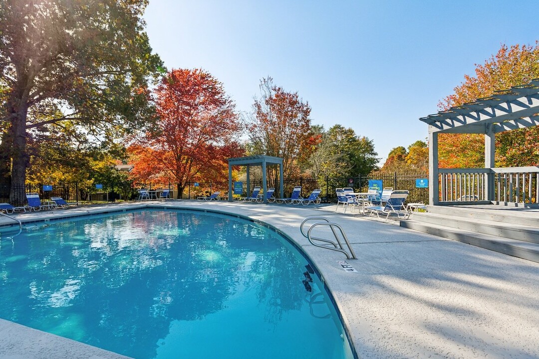 Terrace Oaks in Greensboro, NC - Foto de edificio