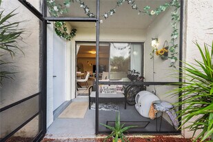 10710 Royal Palm Blvd in Coral Springs, FL - Building Photo