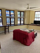 157 Winnisimmet St, Unit 157 Winnisimmet Street in Chelsea, MA - Foto de edificio - Building Photo