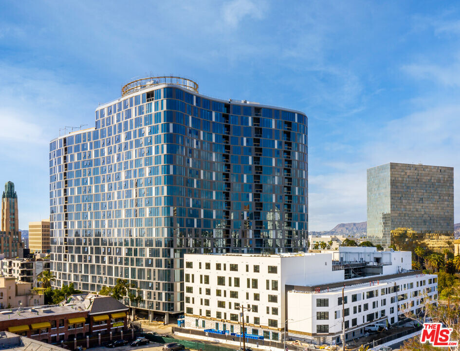 2801 Sunset Pl in Los Angeles, CA - Building Photo