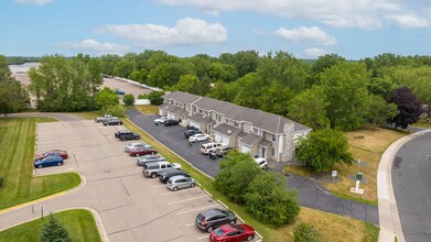 Lake Owasso Townhomes in Shoreview, MN - Building Photo - Building Photo