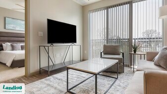 5800 Highlands Plaza Dr in St. Louis, MO - Building Photo