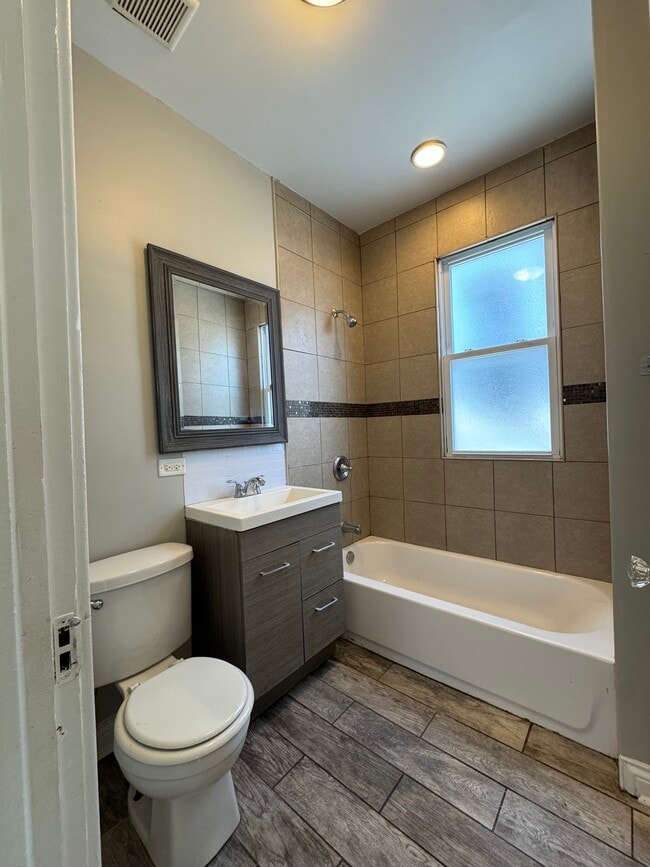 5410 W Wrightwood Ave, Unit Wrightwood unit #2 in Chicago, IL - Building Photo - Building Photo