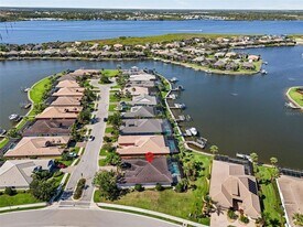 1021 Kestrel Ct in Bradenton, FL - Building Photo