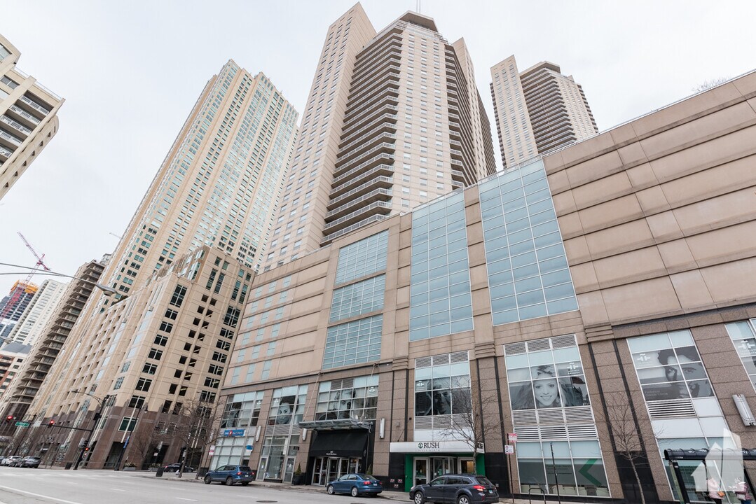 545 N Dearborn St in Chicago, IL - Foto de edificio