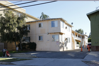 15022 Dickens St in Sherman Oaks, CA - Building Photo - Primary Photo