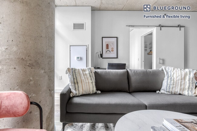 311 W Illinois St in Chicago, IL - Building Photo - Building Photo