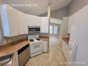 2142 Brandon Park Cir in Brandon, FL - Building Photo - Building Photo