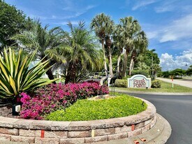 137 Wading Bird Cir in Naples, FL - Building Photo