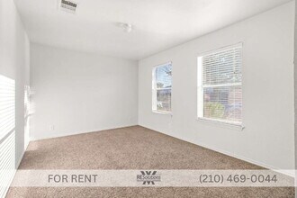 3835 Mist Flower Dr in Converse, TX - Foto de edificio - Building Photo