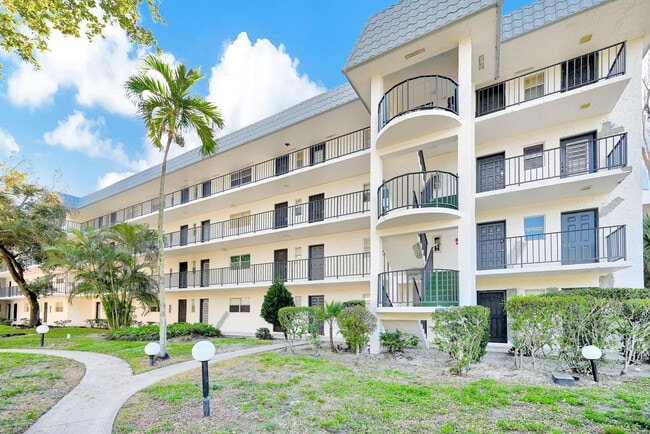 3360 Spanish Moss Terrace in Lauderhill, FL - Building Photo - Building Photo