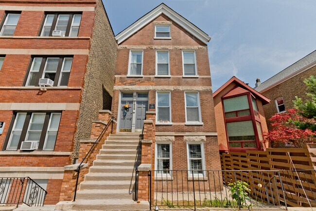 property at 1839 N Hermitage Ave