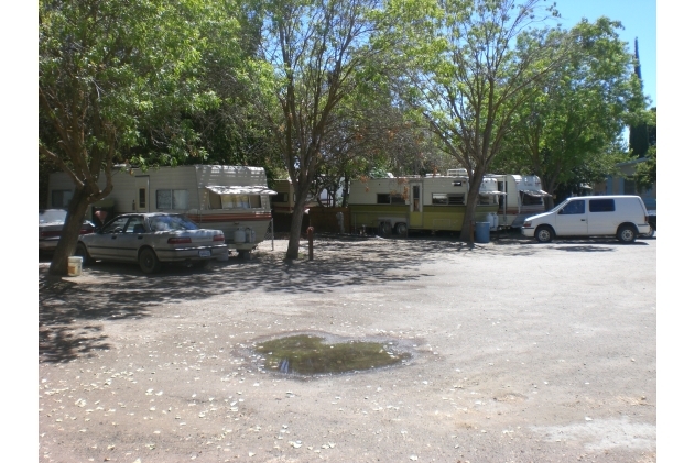 Rebecchi Park in Firebaugh, CA - Foto de edificio