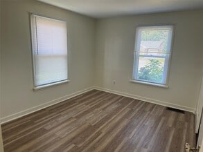 1034 Western Ln in Erie, PA - Building Photo - Building Photo