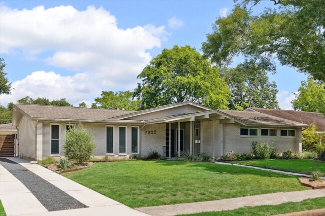 7822 Braesview Ln in Houston, TX - Foto de edificio - Building Photo