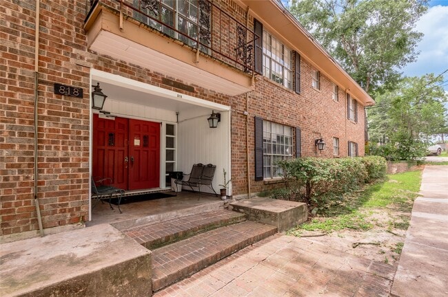 818 University Ave