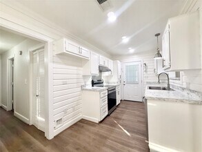 137 Laurel St in Lake Jackson, TX - Building Photo - Building Photo