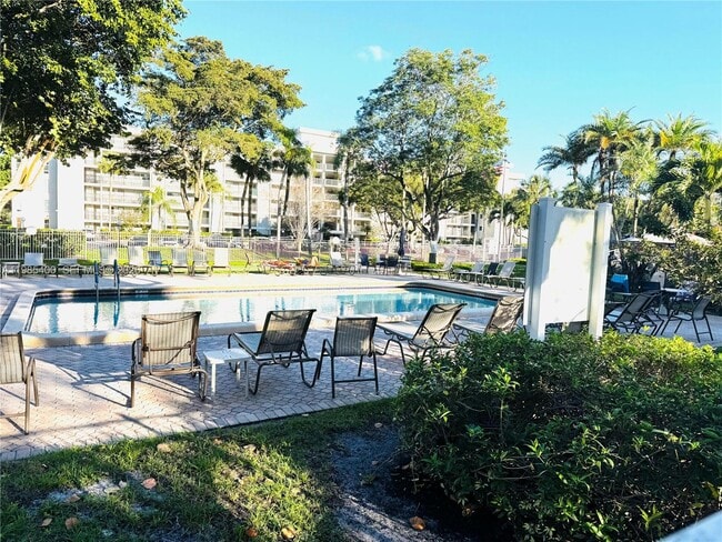 2601 S Course Dr in Pompano Beach, FL - Building Photo - Building Photo