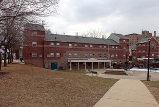 University City Townhomes in Philadelphia, PA - Foto de edificio - Building Photo