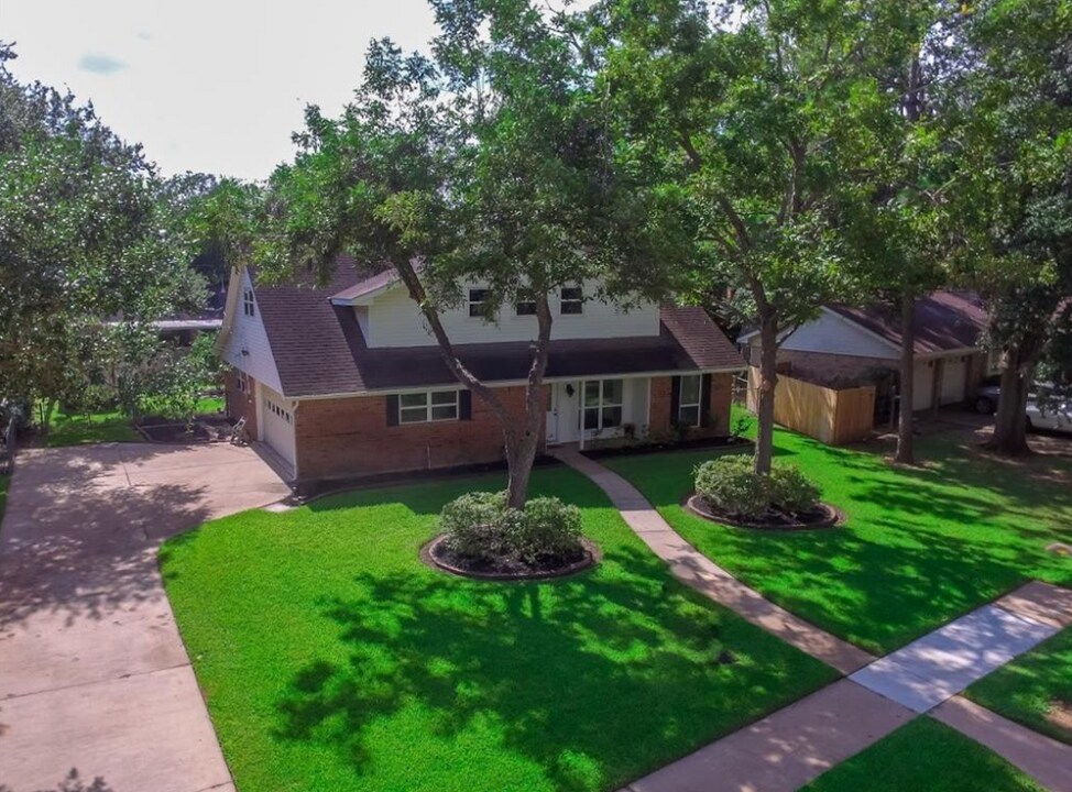 702 Venice St in Sugar Land, TX - Building Photo